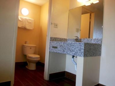 Diamond Inn & Suites - 29