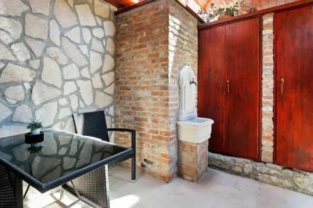 Garden Apartment - 180