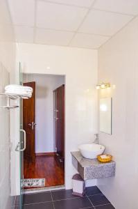 Gold House - 25