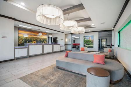 Hawthorn Suites by Wyndham - 1