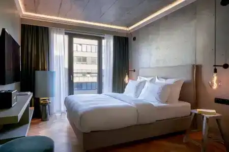 Gekko House Frankfurt, a Tribute Portfolio - 72