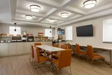 Days Inn by Wyndham Toronto West - 11