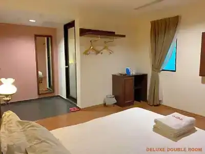 906 Riverside - 38