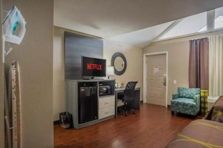 Super 8 by Wyndham Downtown at Convention Center - 31