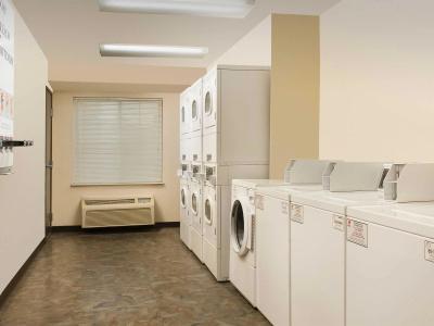 WoodSpring Suites Orlando South - 18