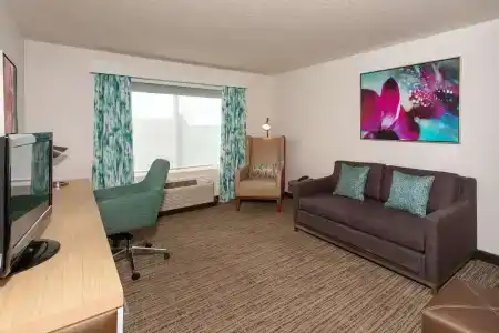 Hilton Garden Inn Airport - 80