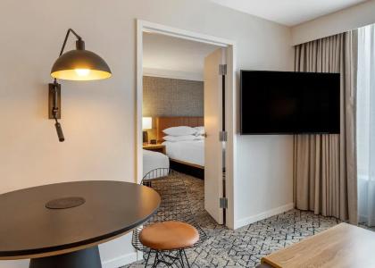 Sheraton Suites Old Town - 61