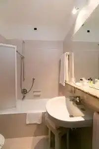Continental Wellness & Spa - 41