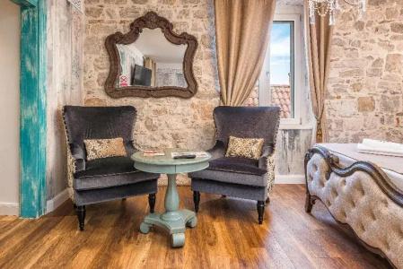 Plaza Marchi Old Town - Mag Quaint & Elegant Boutiques - 112