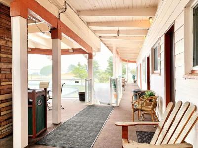Breakers Boutique Inn - 35