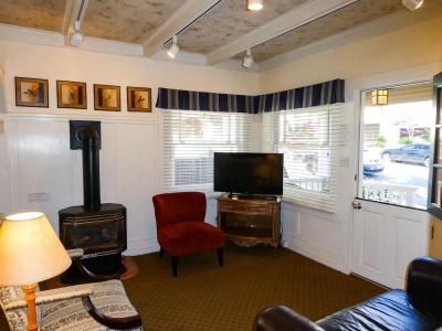 Briarwood Inn - 1