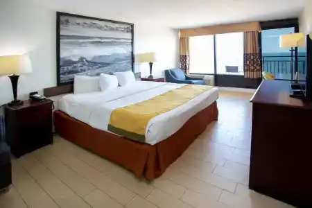 Super 8 by Wyndham Virginia Beach Oceanfront - 3