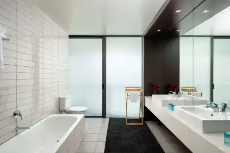 Rydges - 103