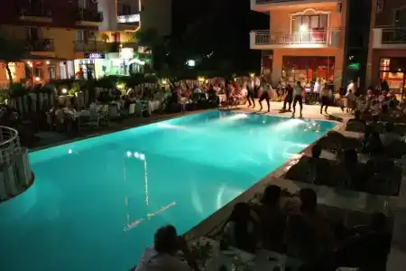 Mutlu Apart - 28