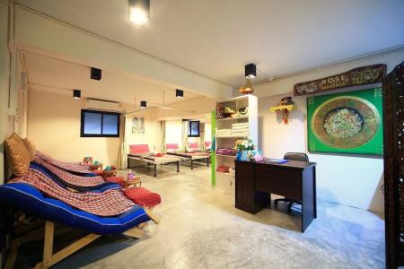 Tuk Tuk Hostel - 9