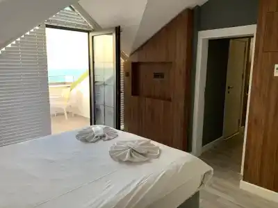 White Golden Suite - 5