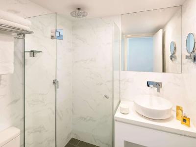 ibis World Square - 23