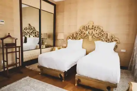 Royal Residence - 210