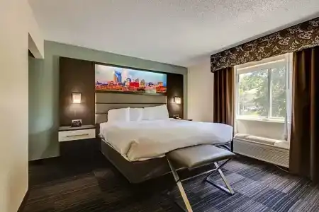 Club Nashville Inn & Suites - 38