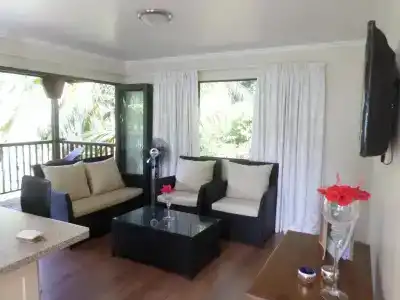 Hillside Retreat - 36