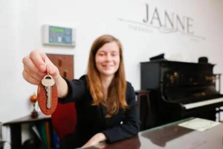 Janne - 25