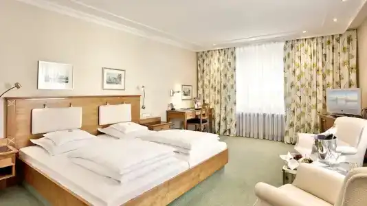 Bayerischer Hof - 64