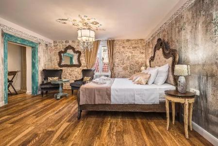 Plaza Marchi Old Town - Mag Quaint & Elegant Boutiques - 64