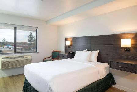 Baymont INN & Suites by Wyndham - 39