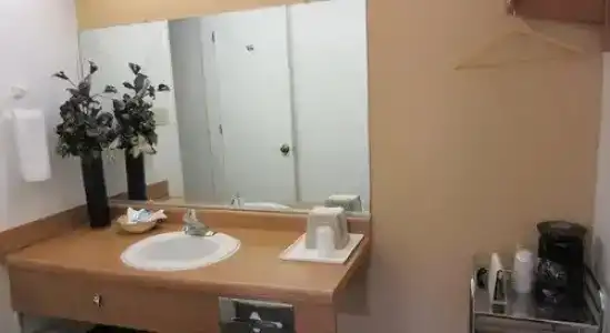 Fairview Inn - Airport - 9