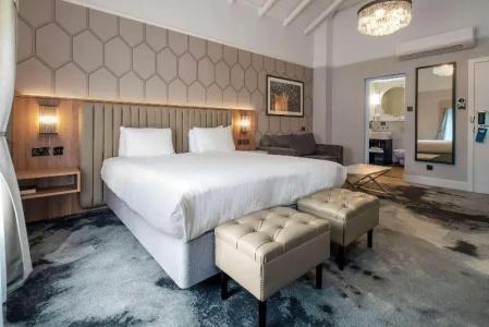 London Chigwell Prince Regent, BW Signature Collection - 85