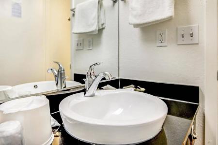 Quality Inn - 7