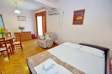 Villa Velzon Guesthouse - 87