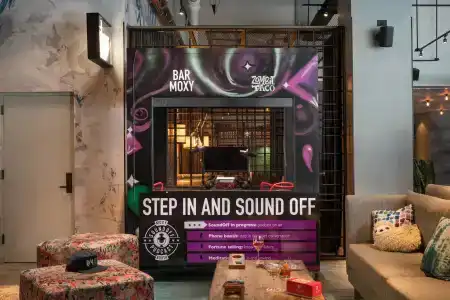 Moxy Chicago Downtown - 25