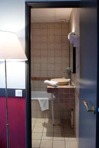 Adonis Marseille Vieux Port – Hôtel du Palais - 6