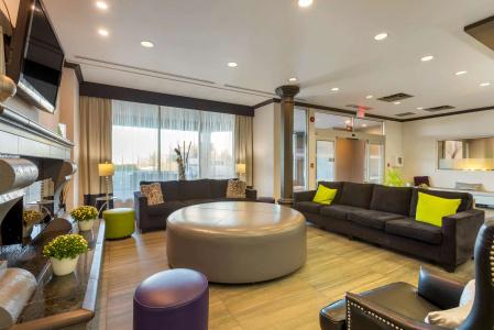 Best Western Plus Village Park Inn - 1