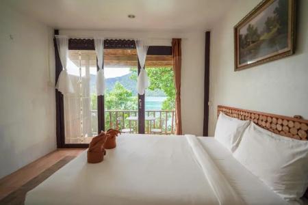Phi Phi Cozy Seafront Resort - 84