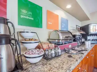 Econo Inn & Suites - - 12
