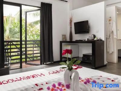 Apsara Greenland Boutique - 88