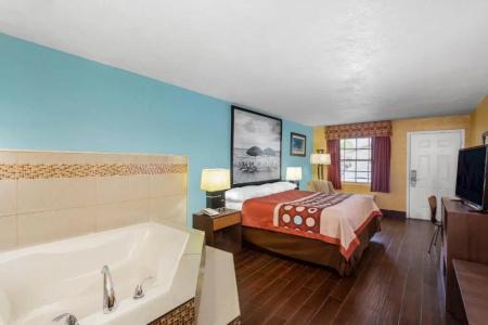 Super 8 by Wyndham Sarasota Area - 29