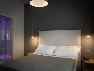 Hnn Luxury Suites - 41