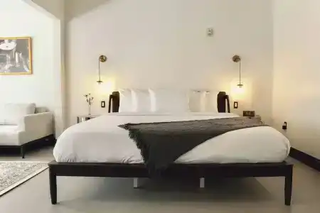 The Historic Peninsula Inn - 172