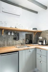 White and Grey - 273