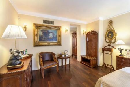 Iron Gate & Suites - 33