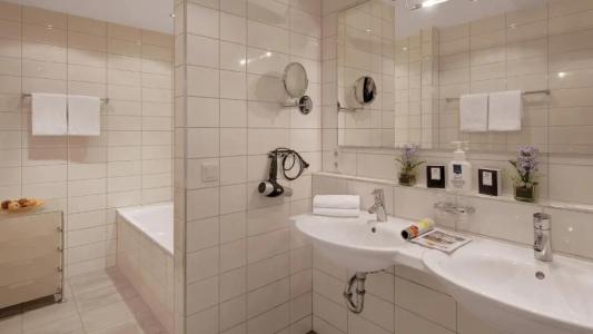 Newton Heilbronn - 32