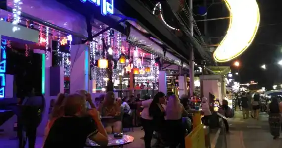 SeaCono Patong Beach Front - 35