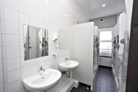Low Budget Hostel - 7