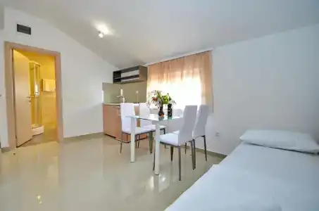 Villa Velzon Guesthouse - 98