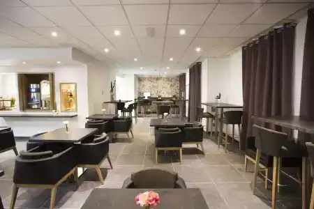 Kyriad Chambéry Centre - Hôtel et Résidence - 26