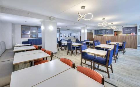 Hampton by Hilton - 30