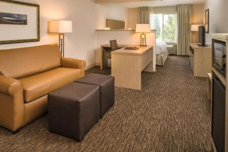 DoubleTree by Hilton - 37